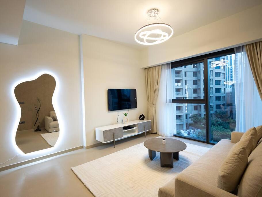 Apartment Mh - Act One Act Two - Downtown - 1bhk - Ref505 *