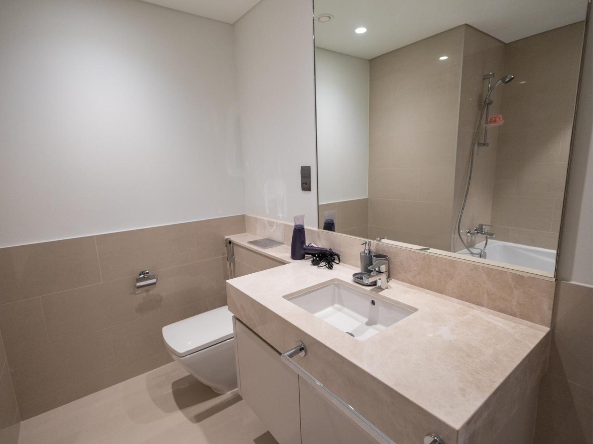 Apartment Mh - Act One Act Two - Downtown - 1bhk - Ref505 *
