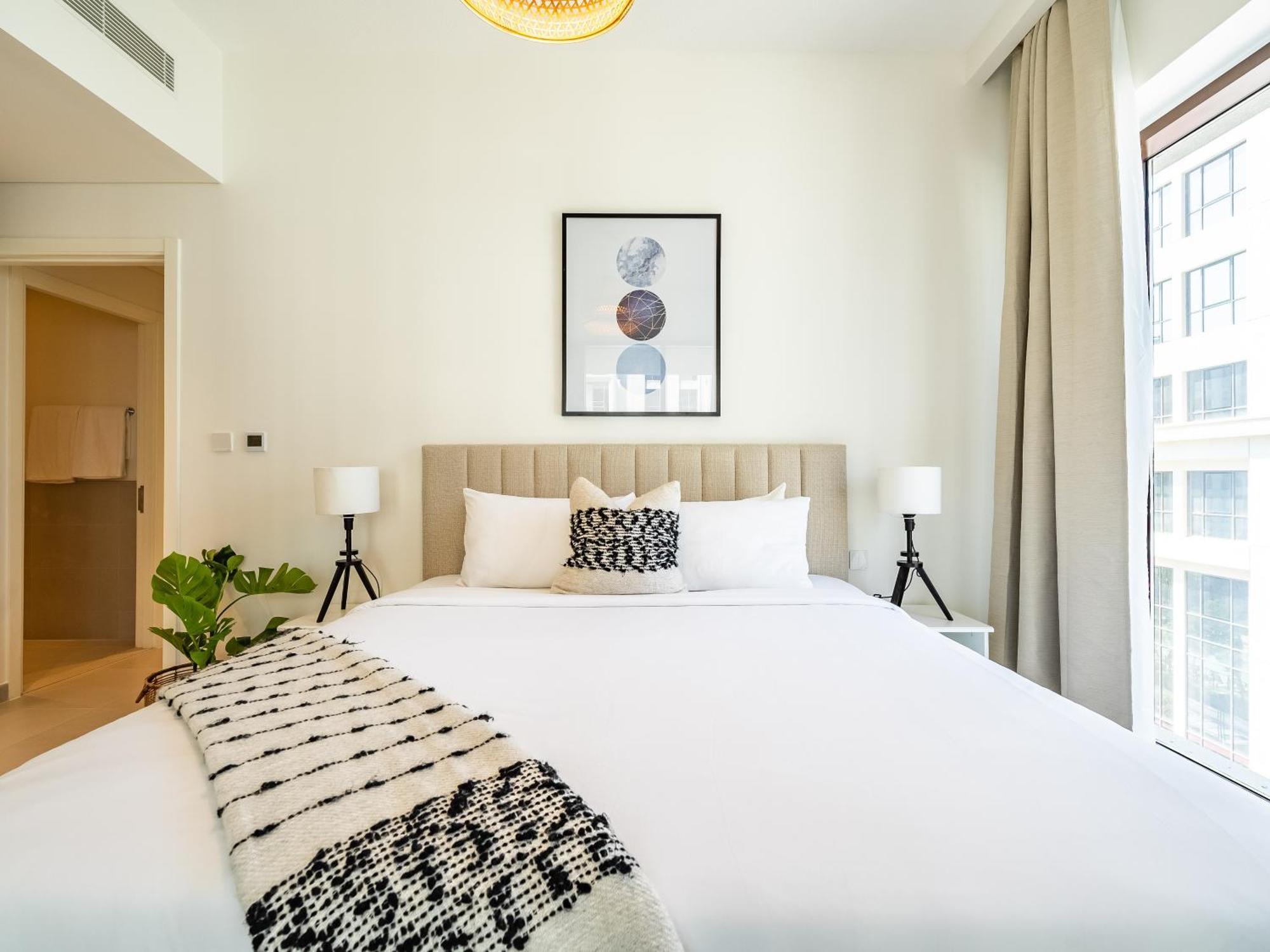 Apartment Creek Gem, Stylish With Two Balconies Dubai