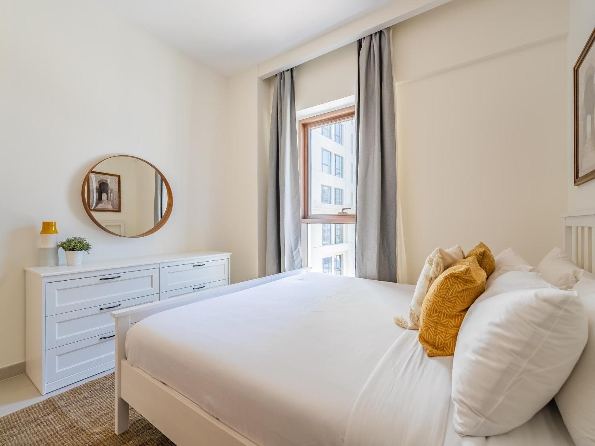 Creek Gem, Stylish With Two Balconies Apartment