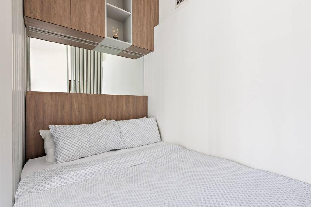 Cozy By Burj Khalifa And Mall Apartment *