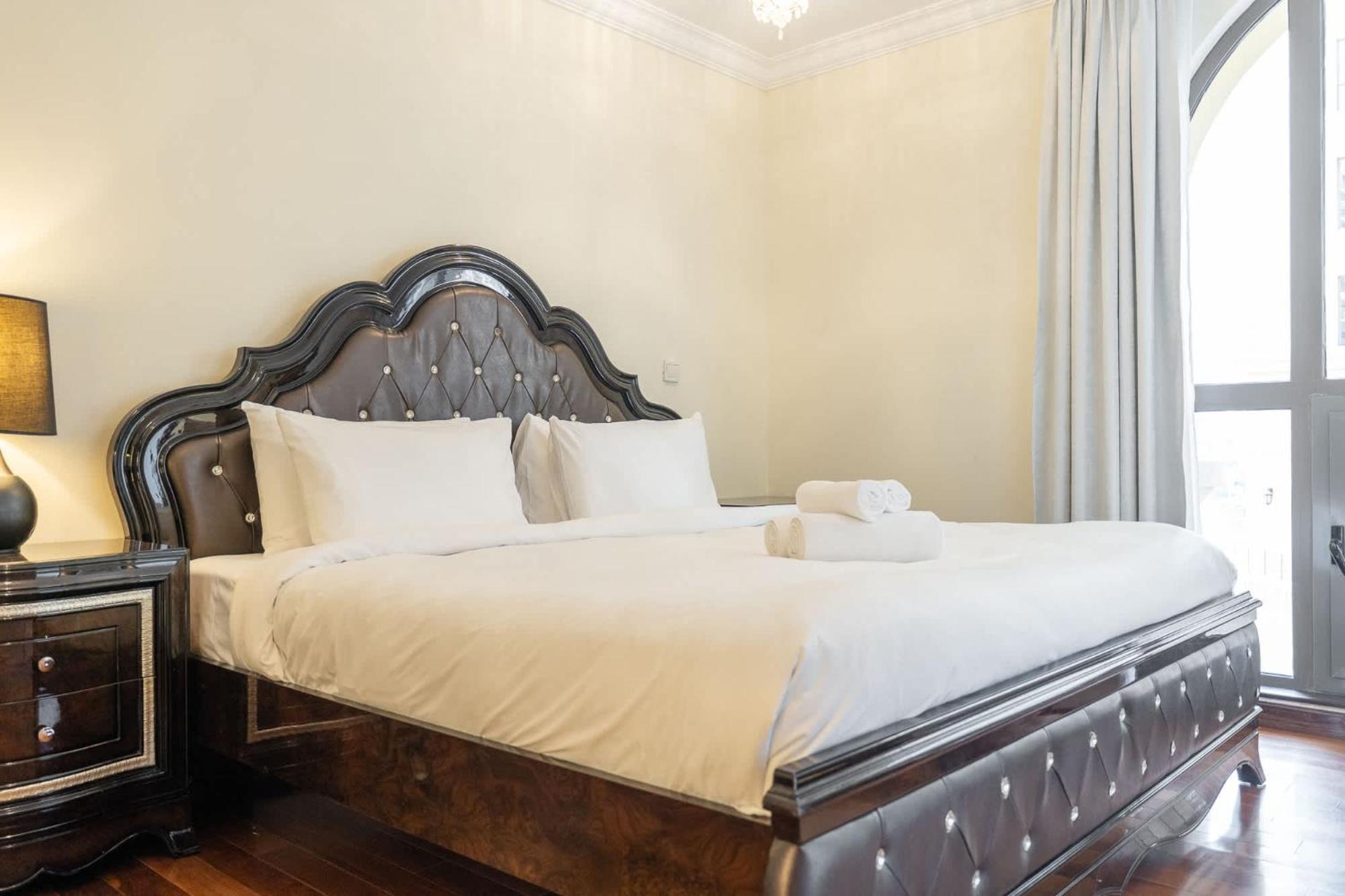 5 Bedroom Flat In Jbr Near The And Sleeps 9 * Dubai