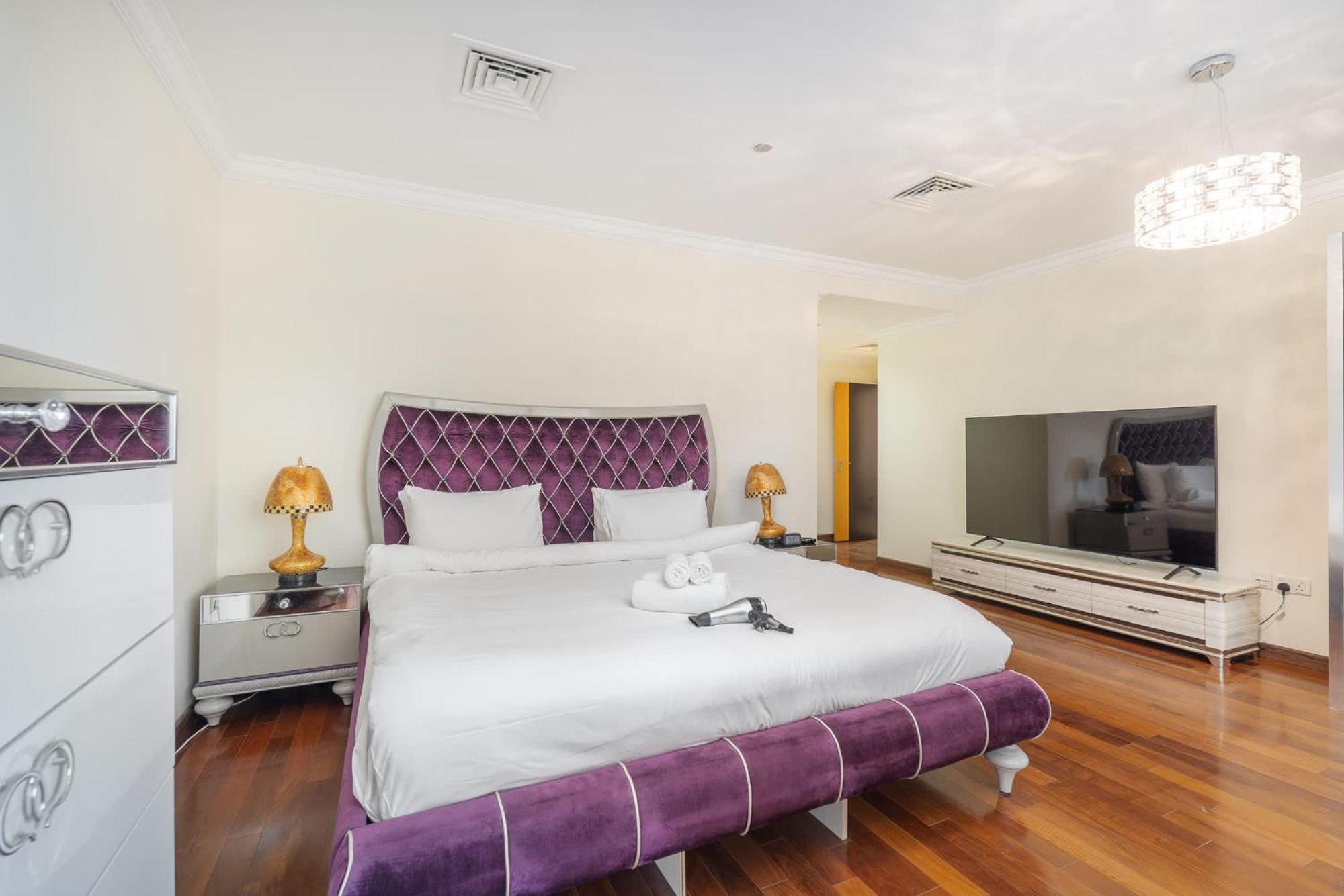 5 Bedroom Flat In Jbr Near The And Sleeps 9