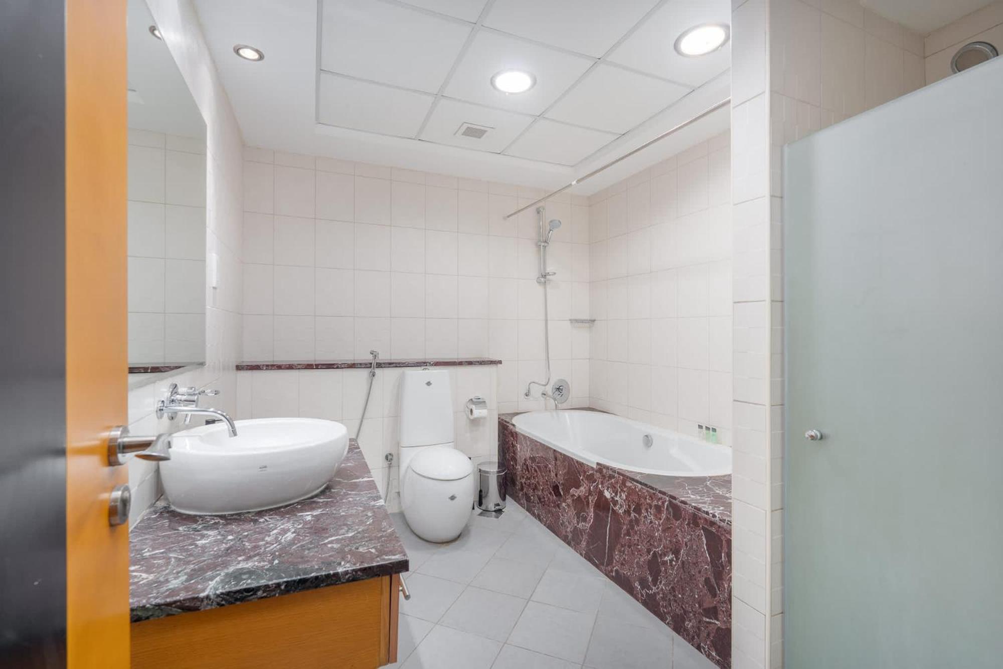 5 Bedroom Flat In Jbr Near The And Sleeps 9