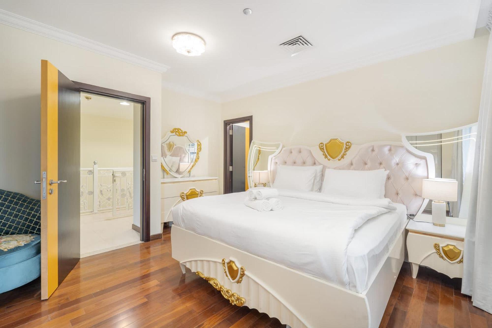 5 Bedroom Flat In Jbr Near The And Sleeps 9 Apartment Dubai
