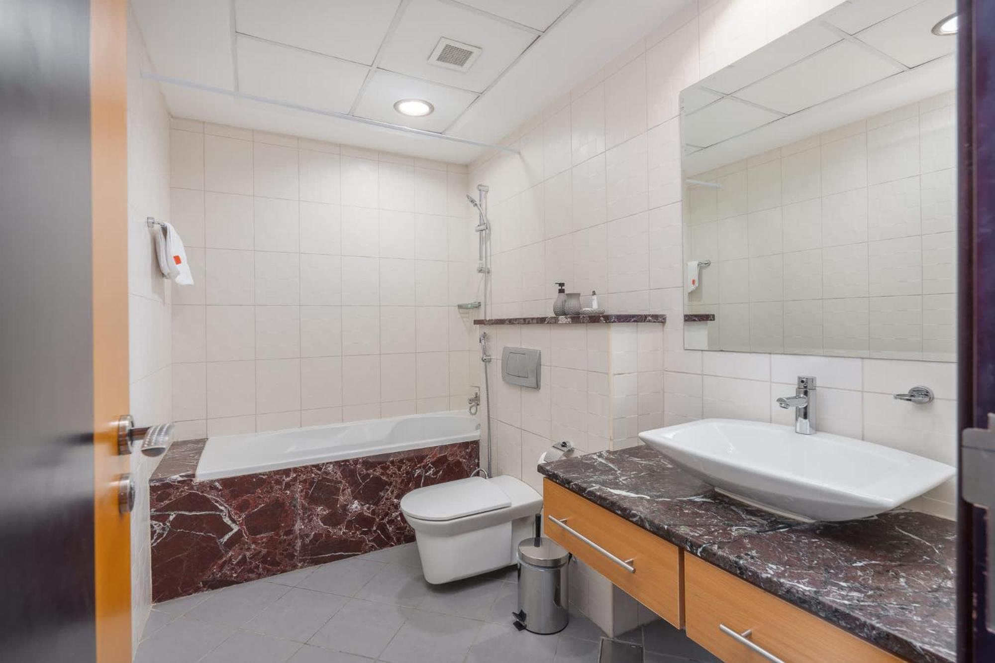 5 Bedroom Flat In Jbr Near The And Sleeps 9 Dubai