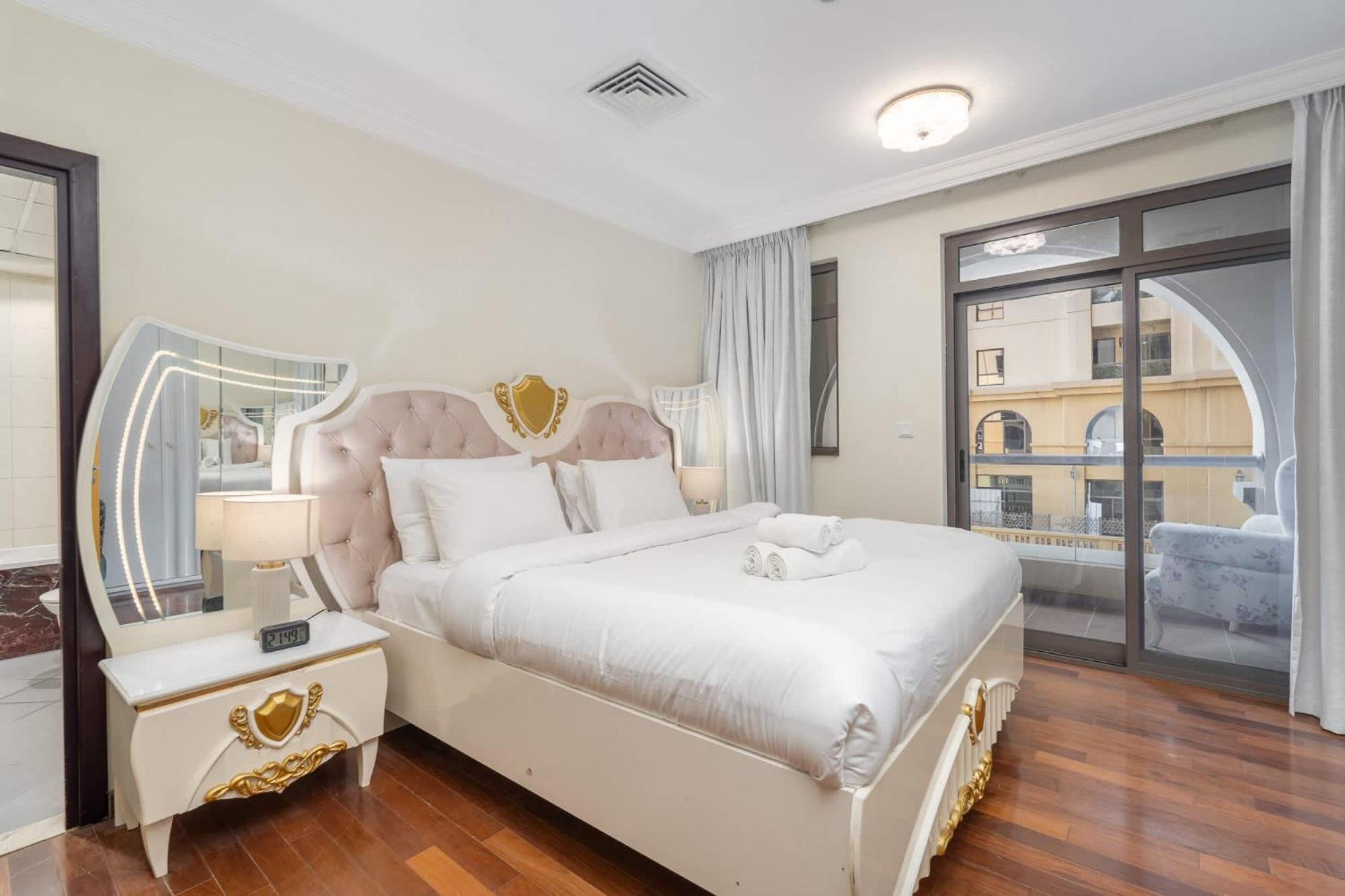 5 Bedroom Flat In Jbr Near The And Sleeps 9