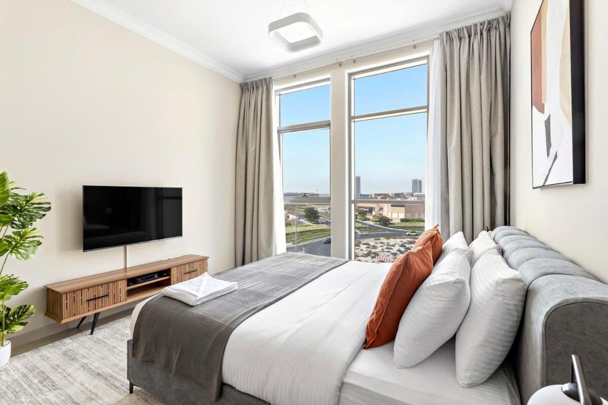 Apartment Silkhaus Furnished In Art Gardens With Pool Access Dubai