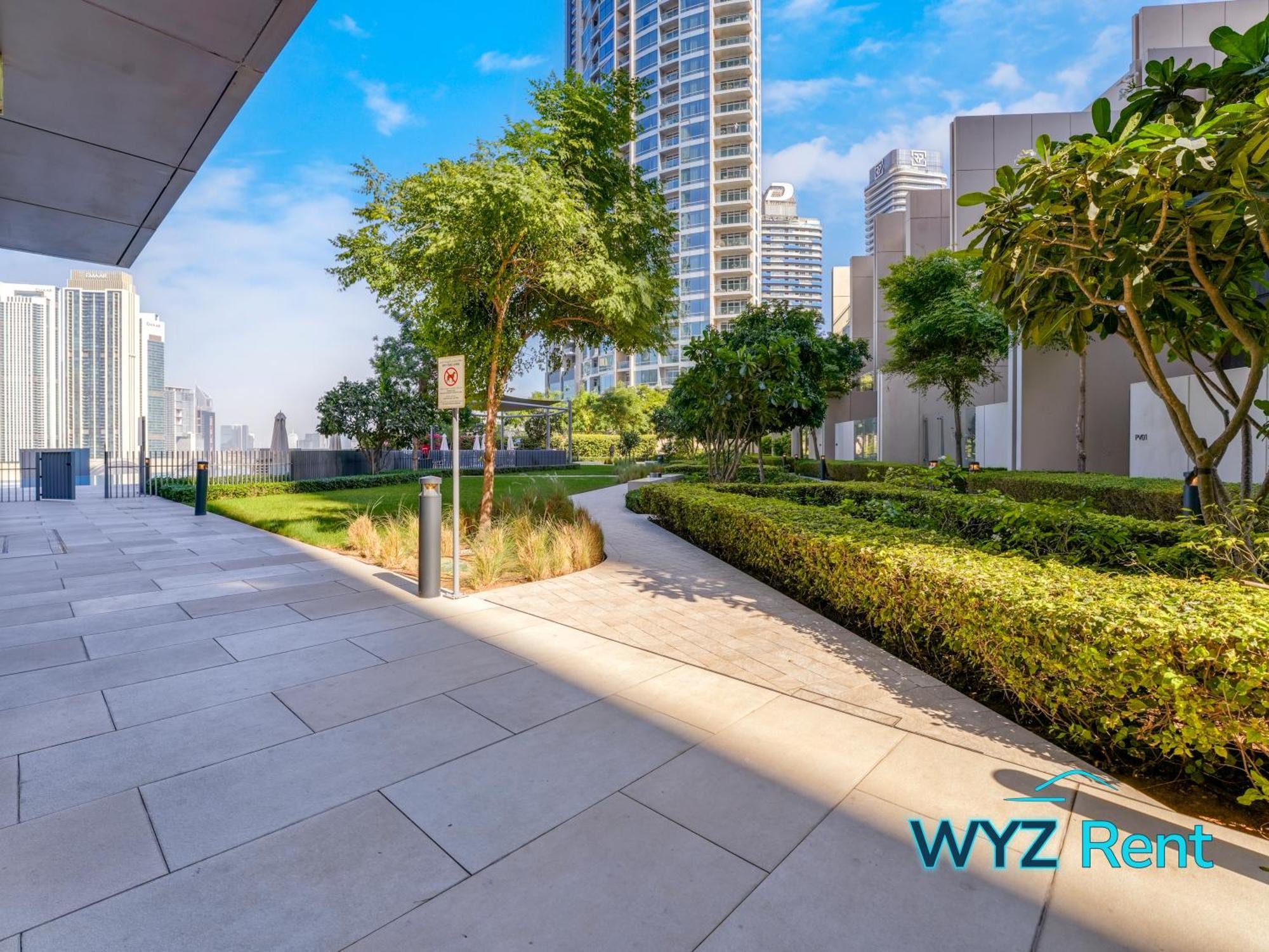 Spectacular 3 & Half Br In Downtown ,burj Khalifa View Apartment