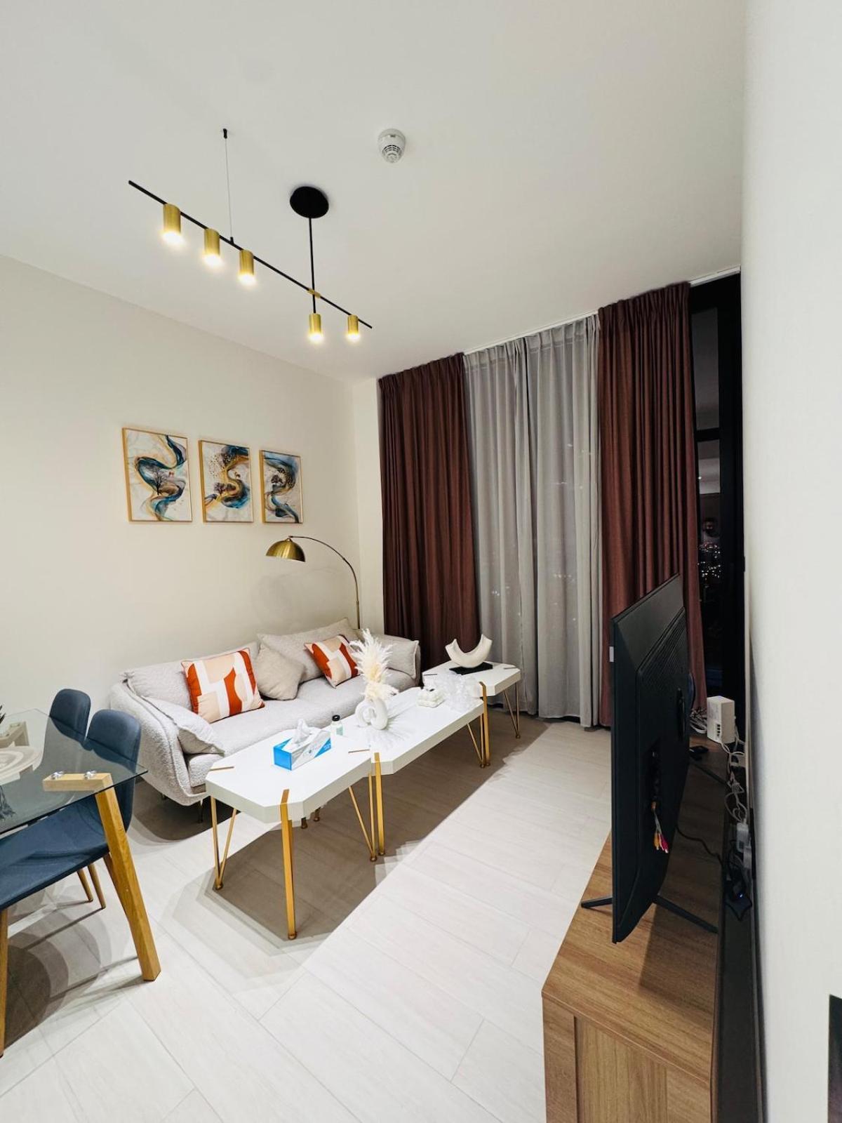 Elegant 1br In Jvc With Spacious Balcony & Views * Dubai