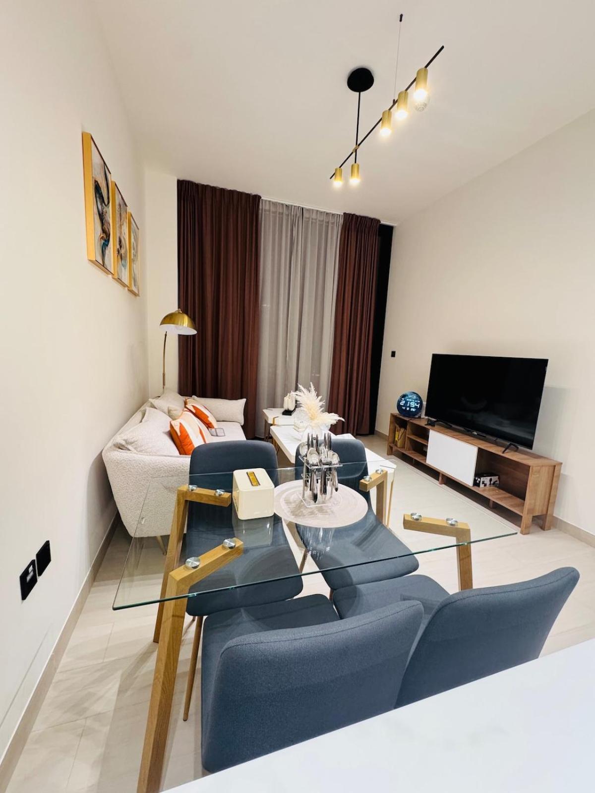 Elegant 1br In Jvc With Spacious Balcony & Views Apartment *
