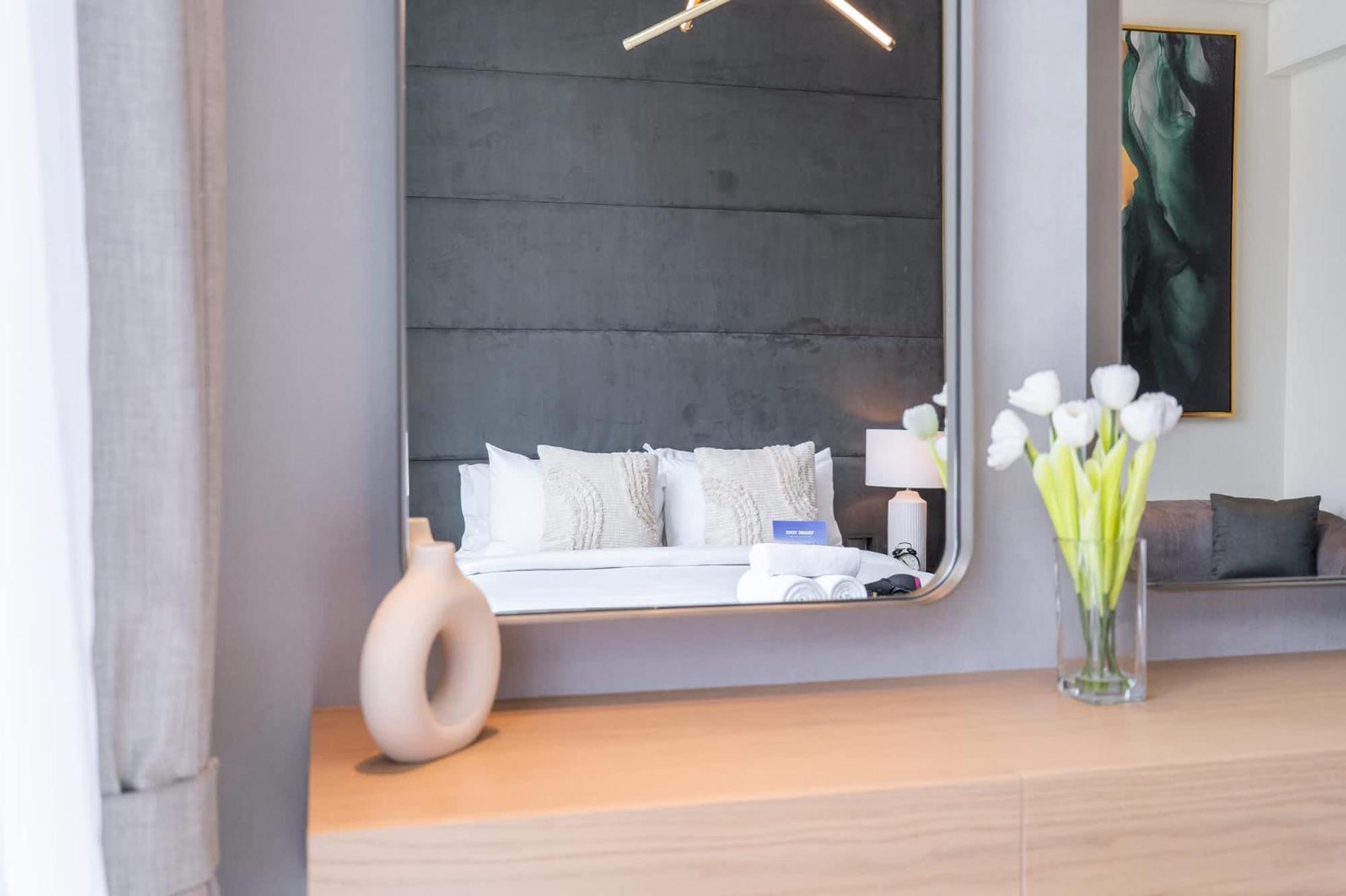 Magnificent In The Autograph Jvc Apartment *