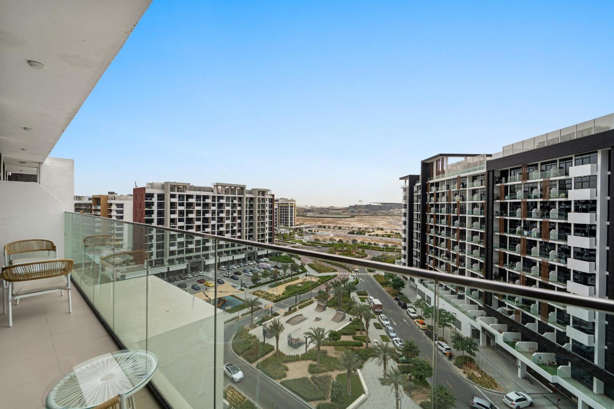 Vayk - Modern 1 Bedroom In Azizi Riviera *