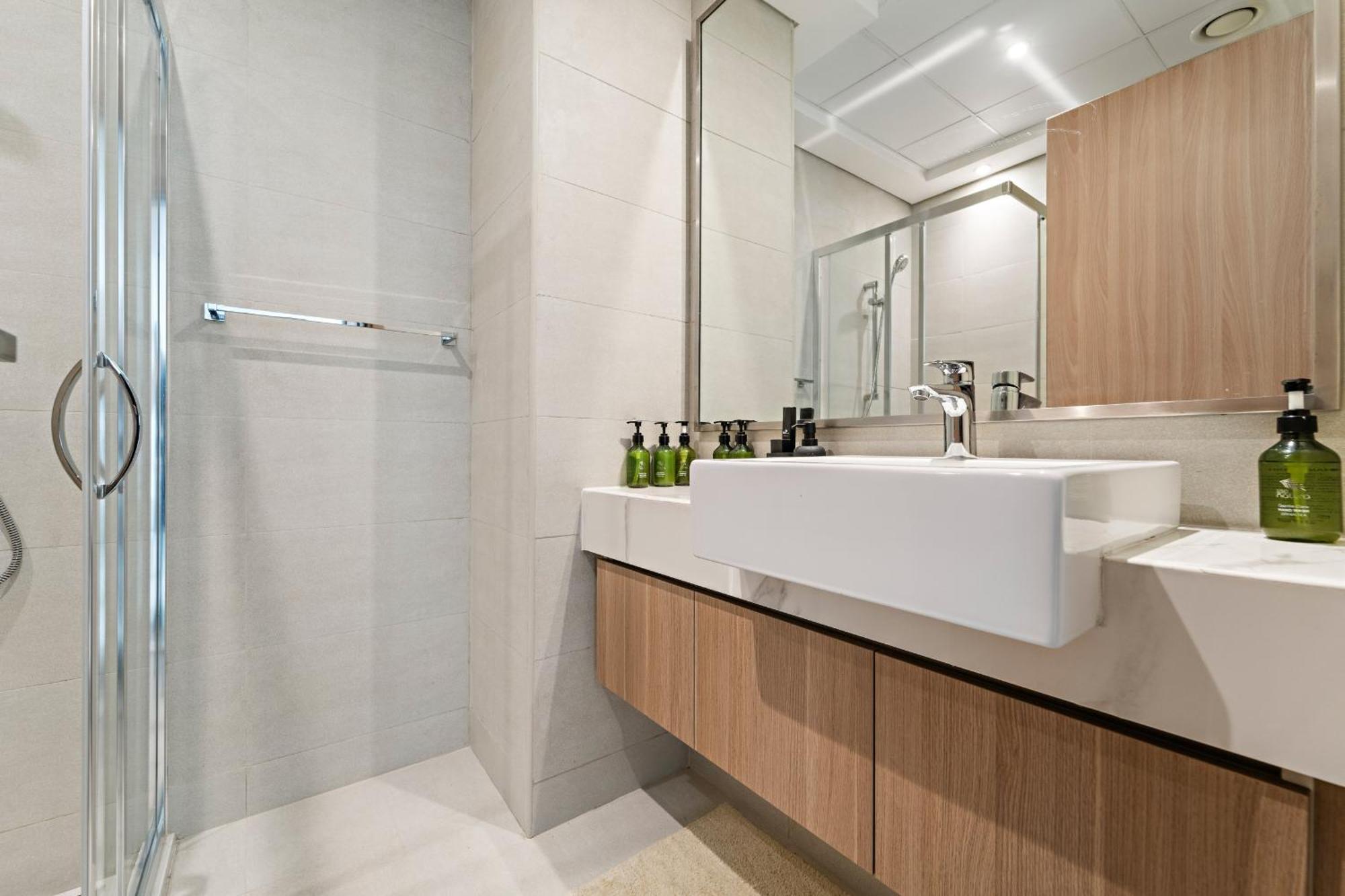 Apartment Vayk - Modern 1 Bedroom In Azizi Riviera *