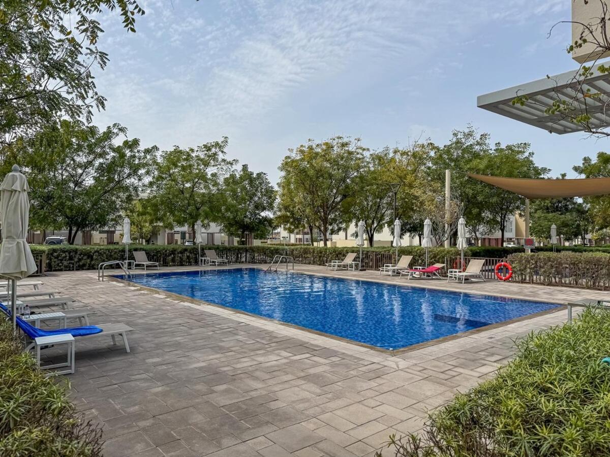 Villa Bright And Airy 2br, Family-friendly With Pool And Gym Dubai