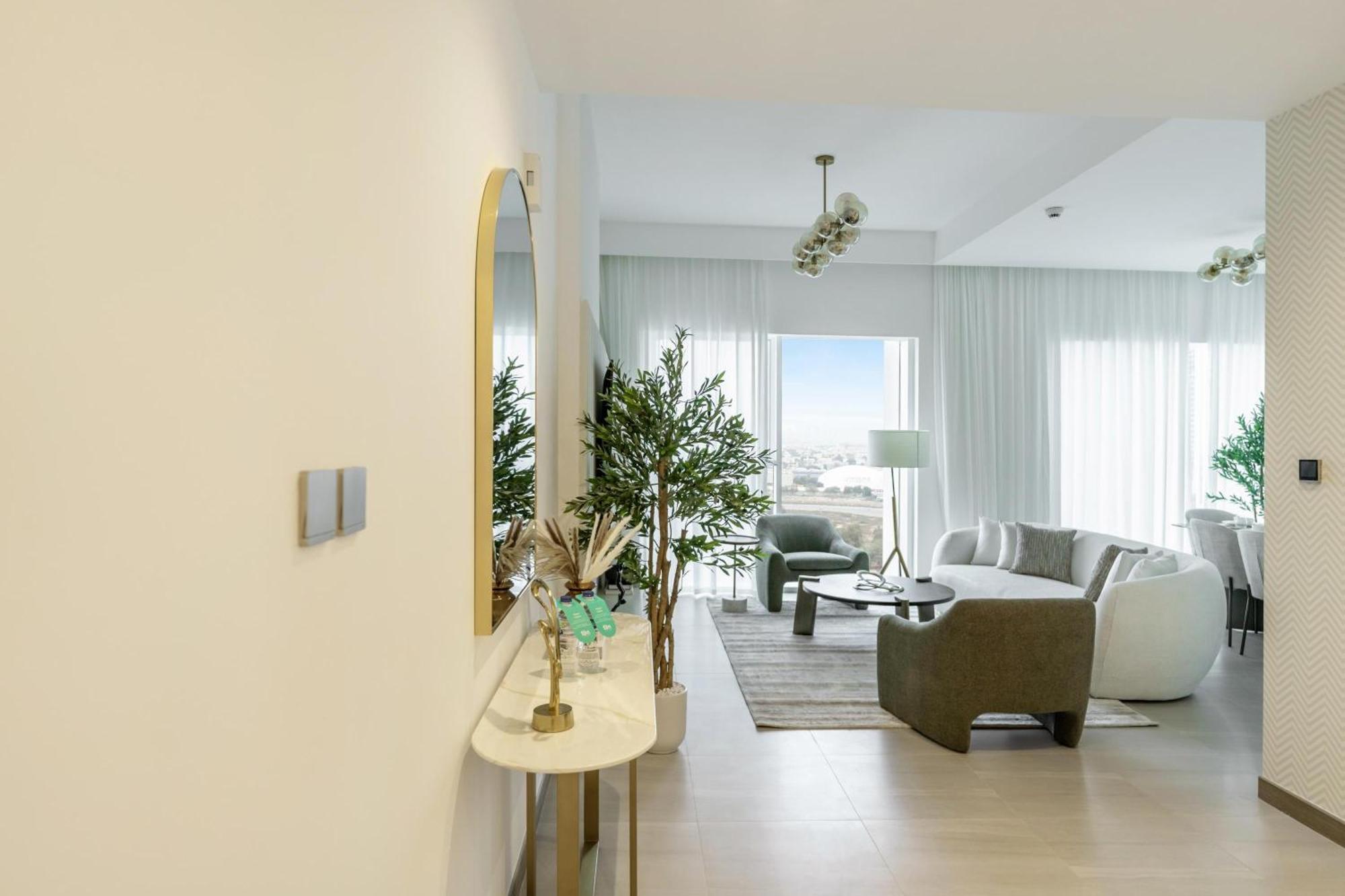 Fam Living - 3 Bedroom And Maids Retreat Overlooking Canal *