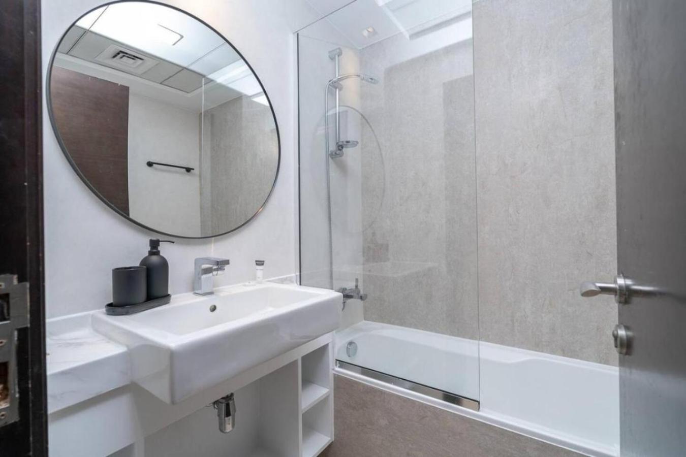 Sunrise Homes - A Modern Near Jbr Apartment Dubai