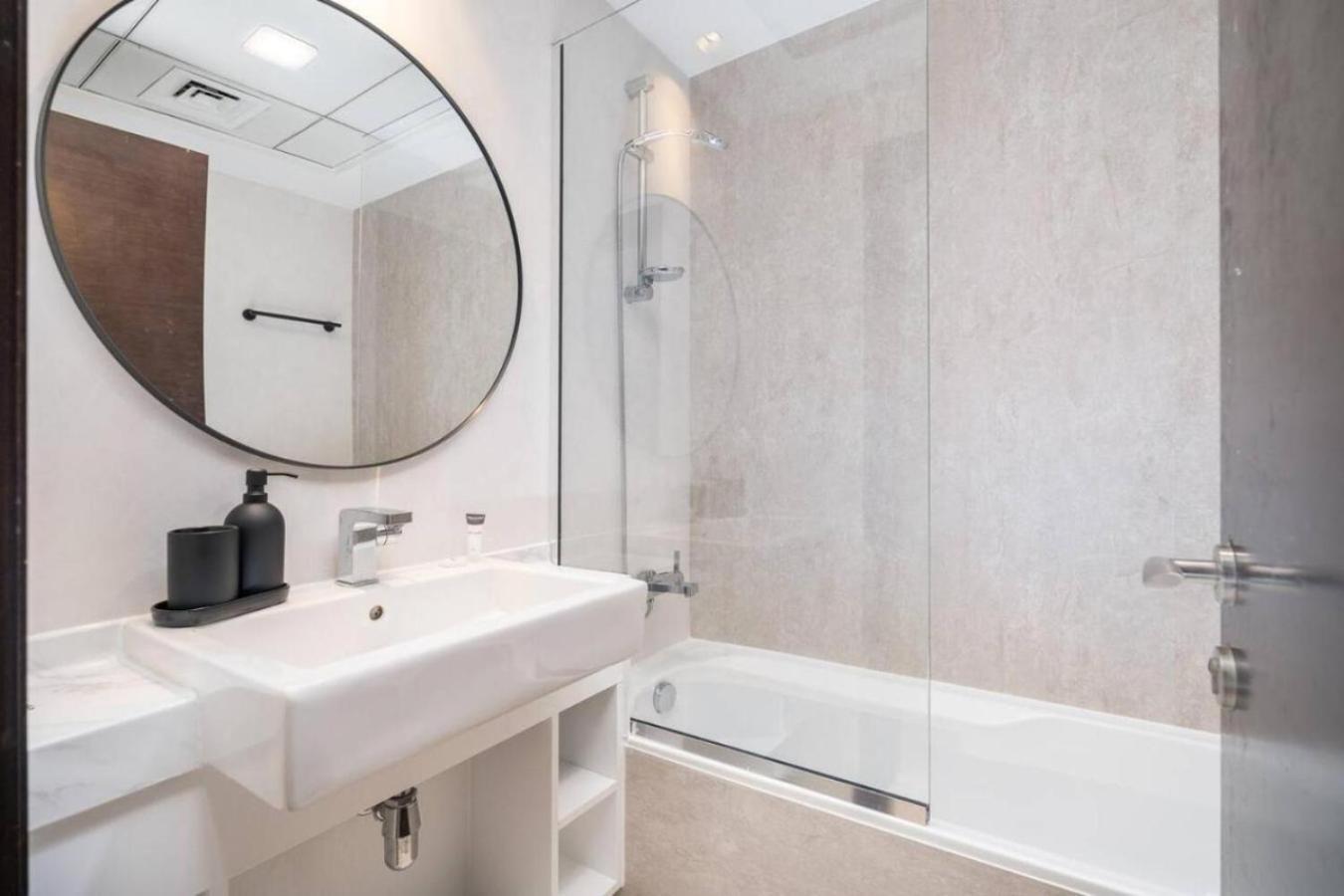Sunrise Homes - A Modern Near Jbr Apartment Dubai