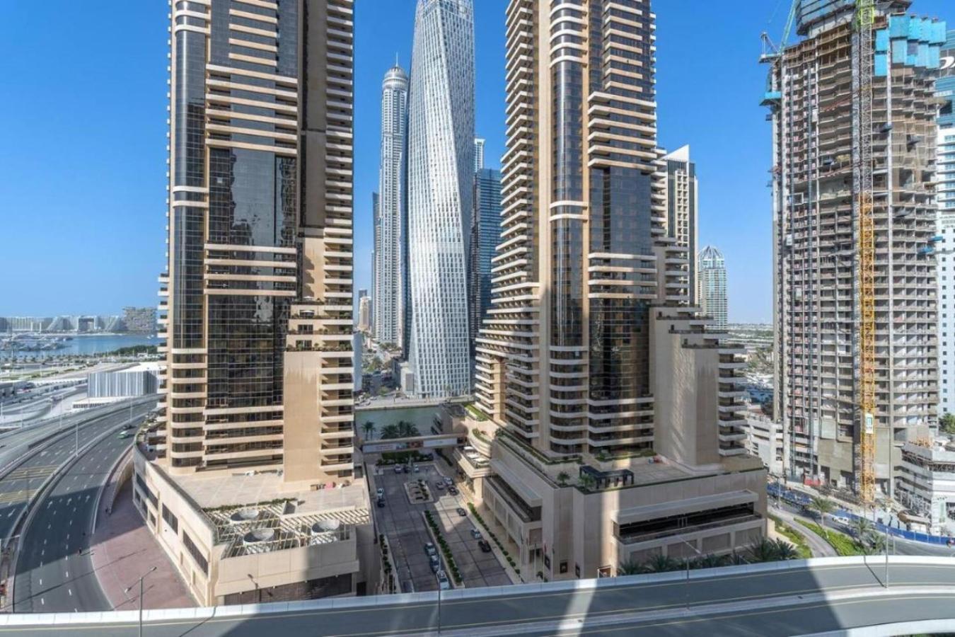 Sunrise Homes - A Modern Near Jbr Apartment *