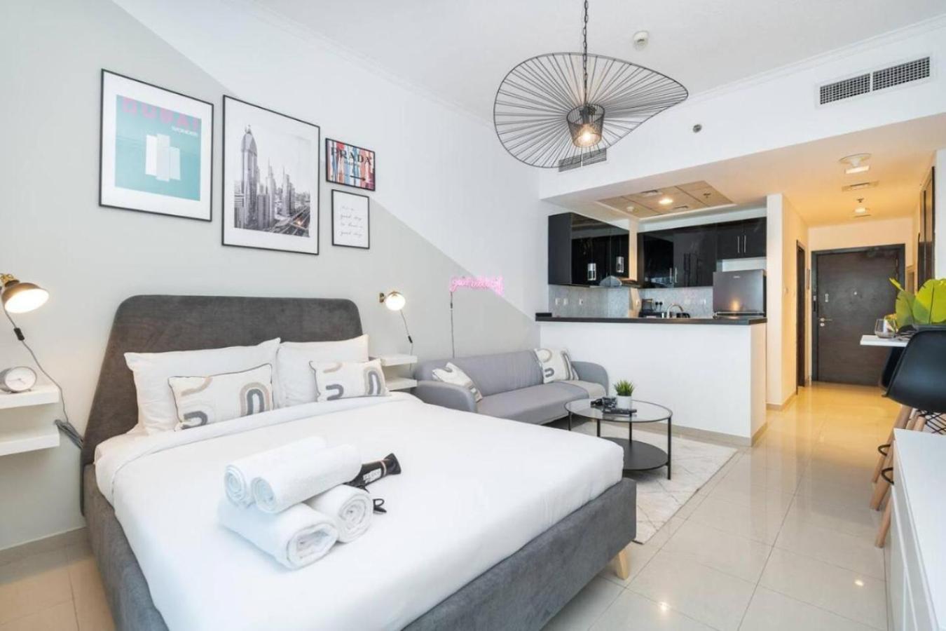 Sunrise Homes - A Modern Near Jbr Apartment Dubai