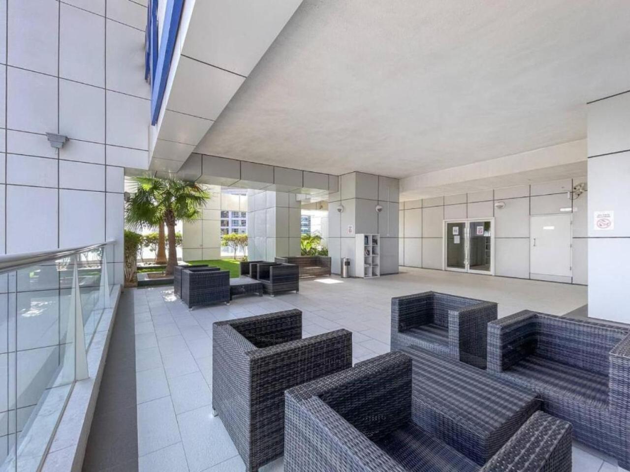 Sunrise Homes - A Modern Near Jbr Apartment *