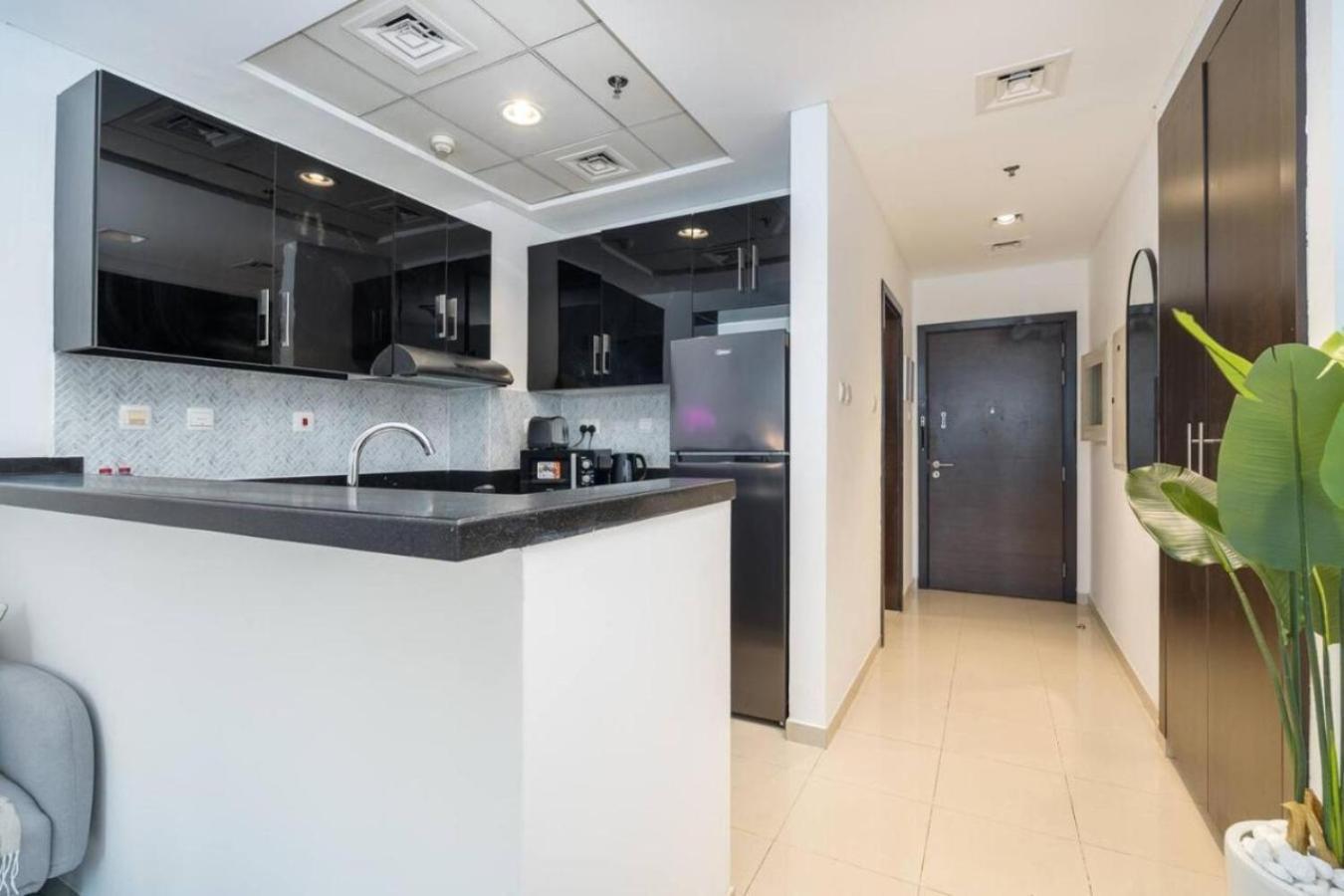 Sunrise Homes - A Modern Near Jbr Apartment Dubai