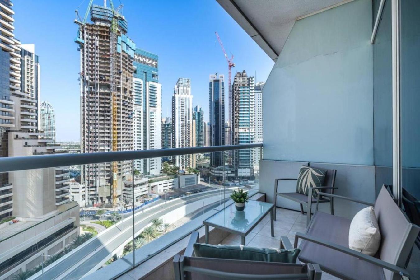 Sunrise Homes - A Modern Near Jbr Apartment