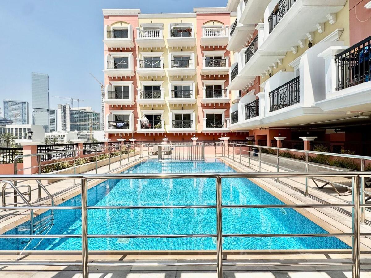 Homes2retreat - Very Spacious In The Heart Of Jvc Apartment