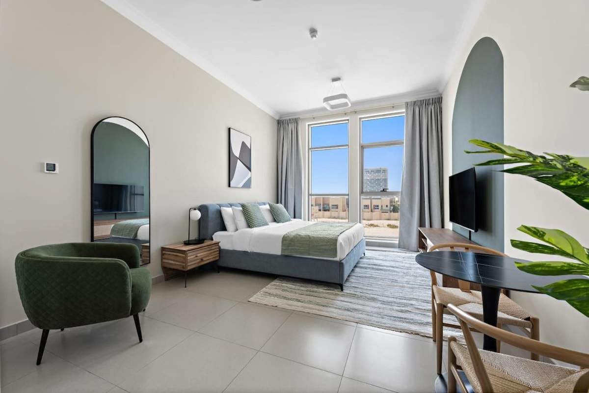 Apartment Chic In Art Gardens Modern Living *