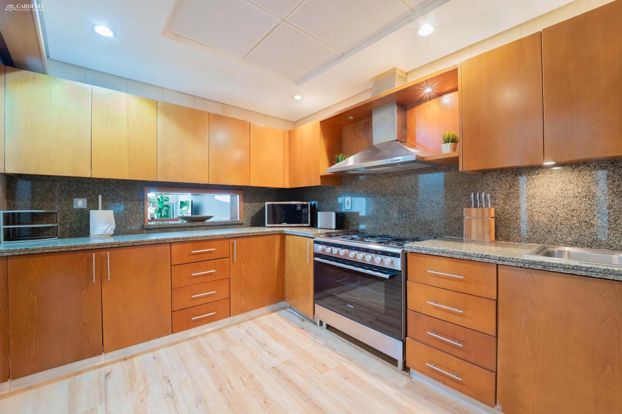 Apartment Gardenia Al Fattan Marine Suites: Beachfront Luxury With Sea Views