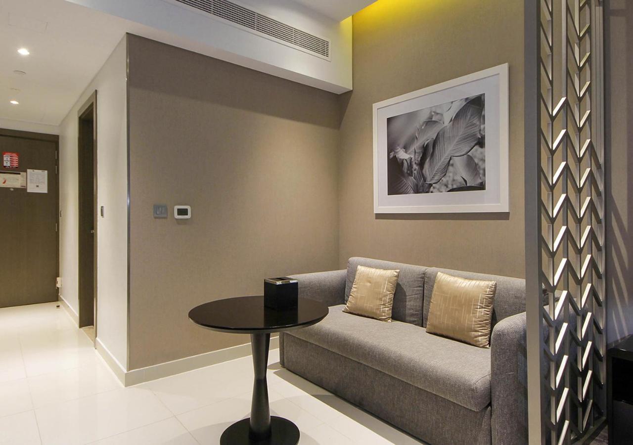 Waterfront With Balcony Near Mall Apartment Dubai