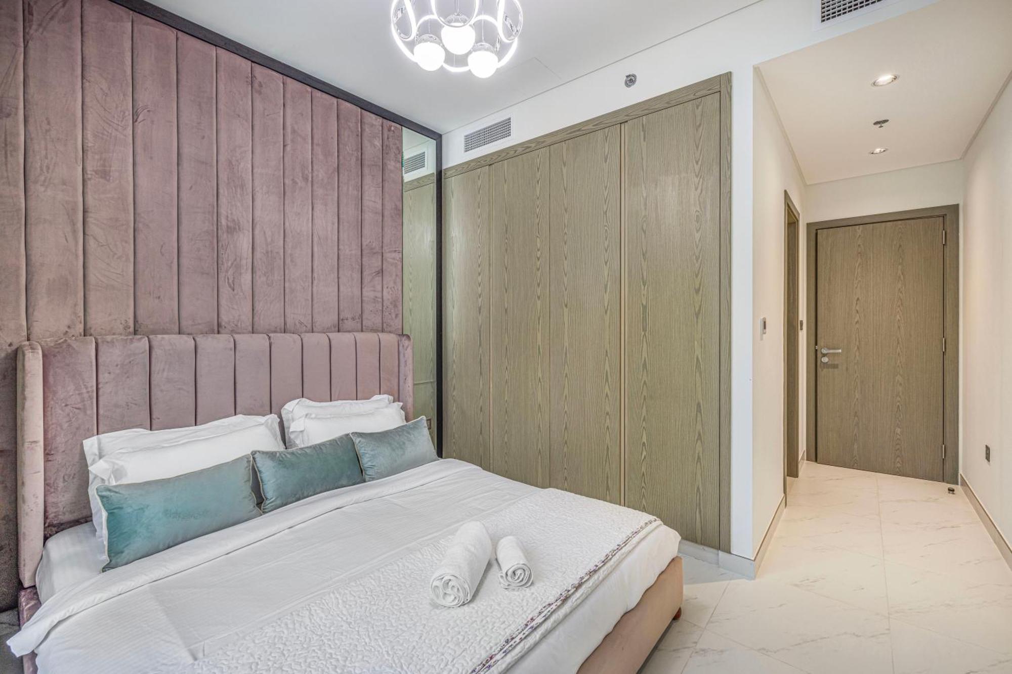 Apartment Luxury 2 Bedroom Plus Kids Room Burj Khalifa View *