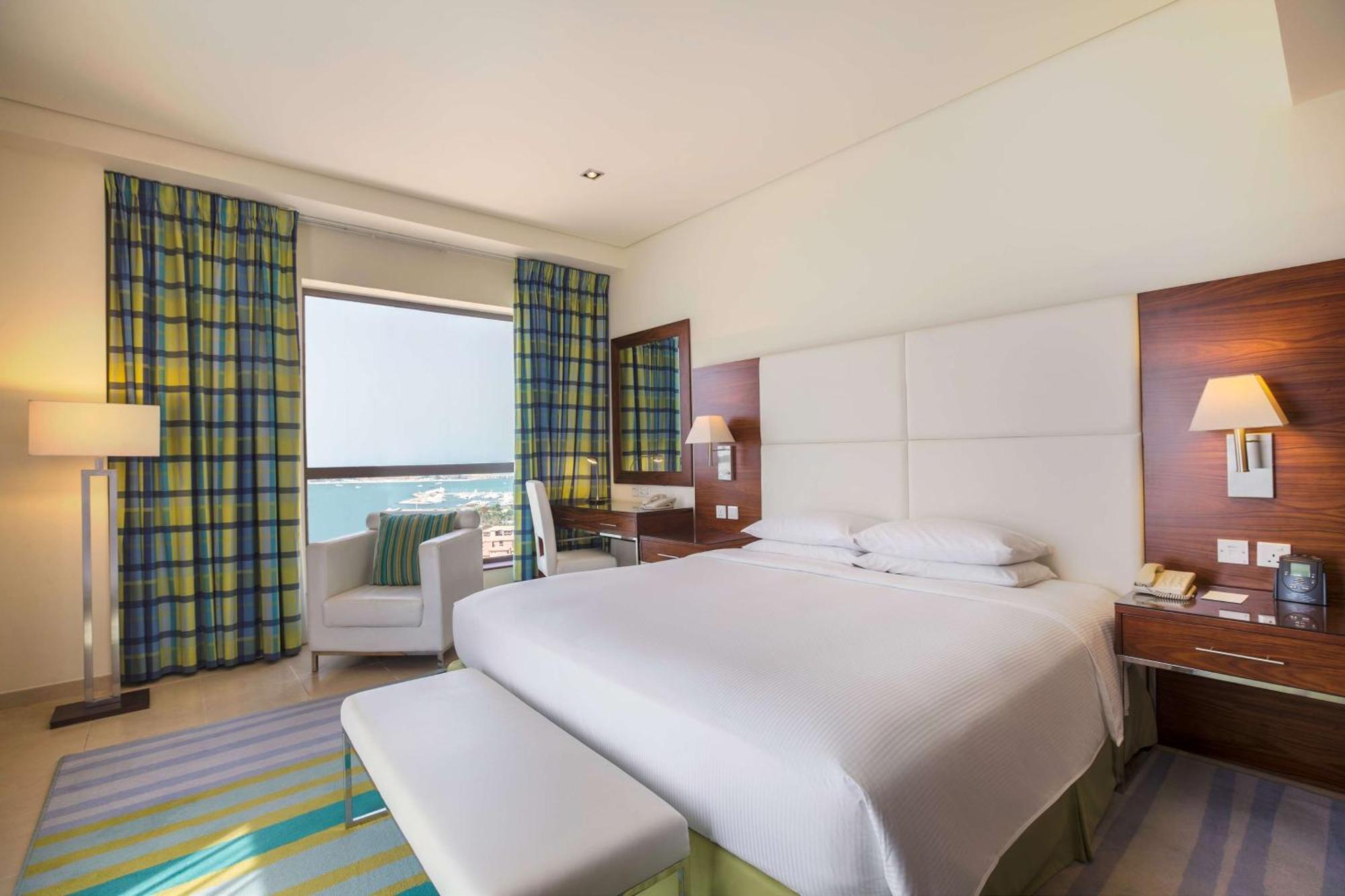 Hotel Hilton The Walk 4*
