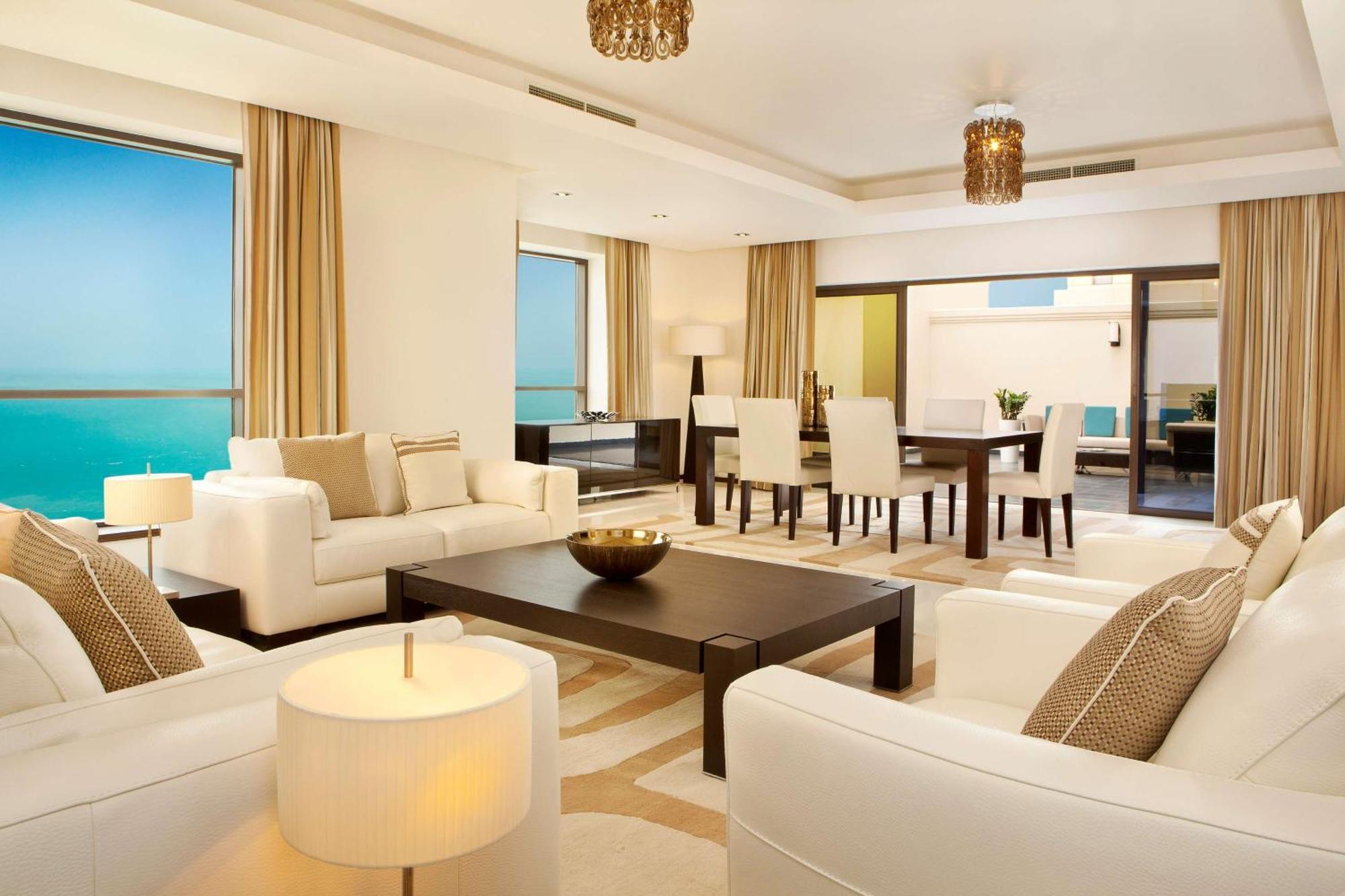 Hilton The Walk 4*
