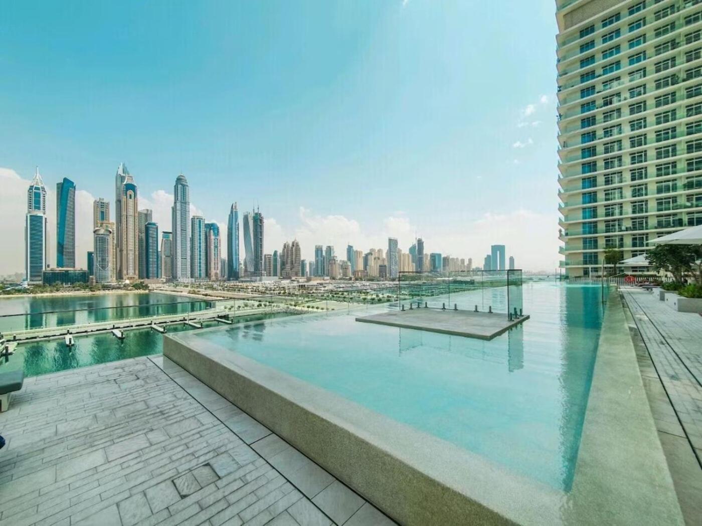 On The First Line Of The Coast With Access To The And Sea Views Apartment Dubai