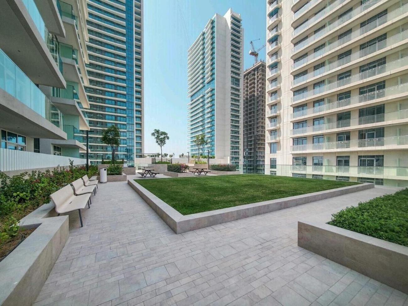 On The First Line Of The Coast With Access To The And Sea Views * Dubai