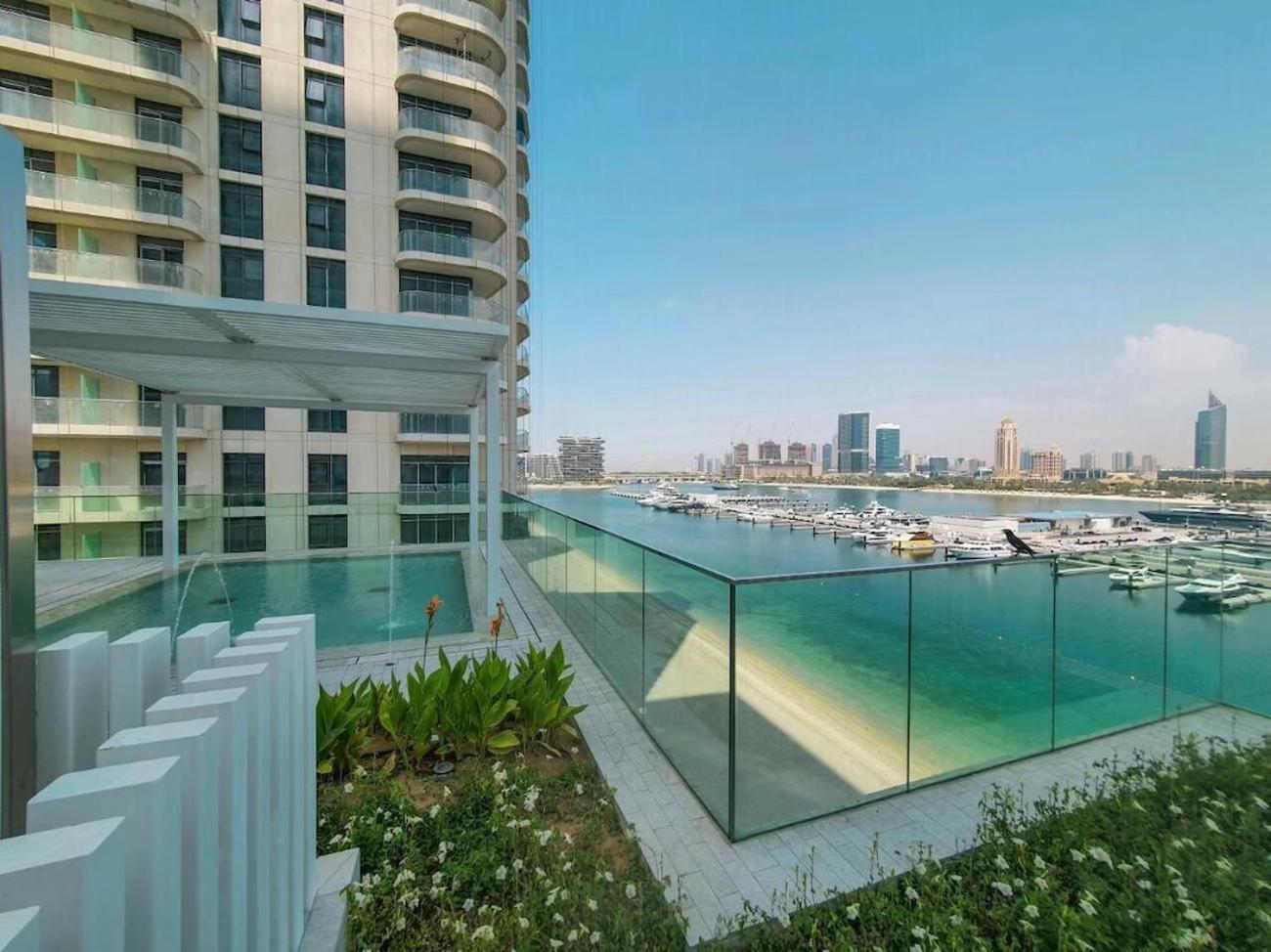 Apartment On The First Line Of The Coast With Access To The And Sea Views *