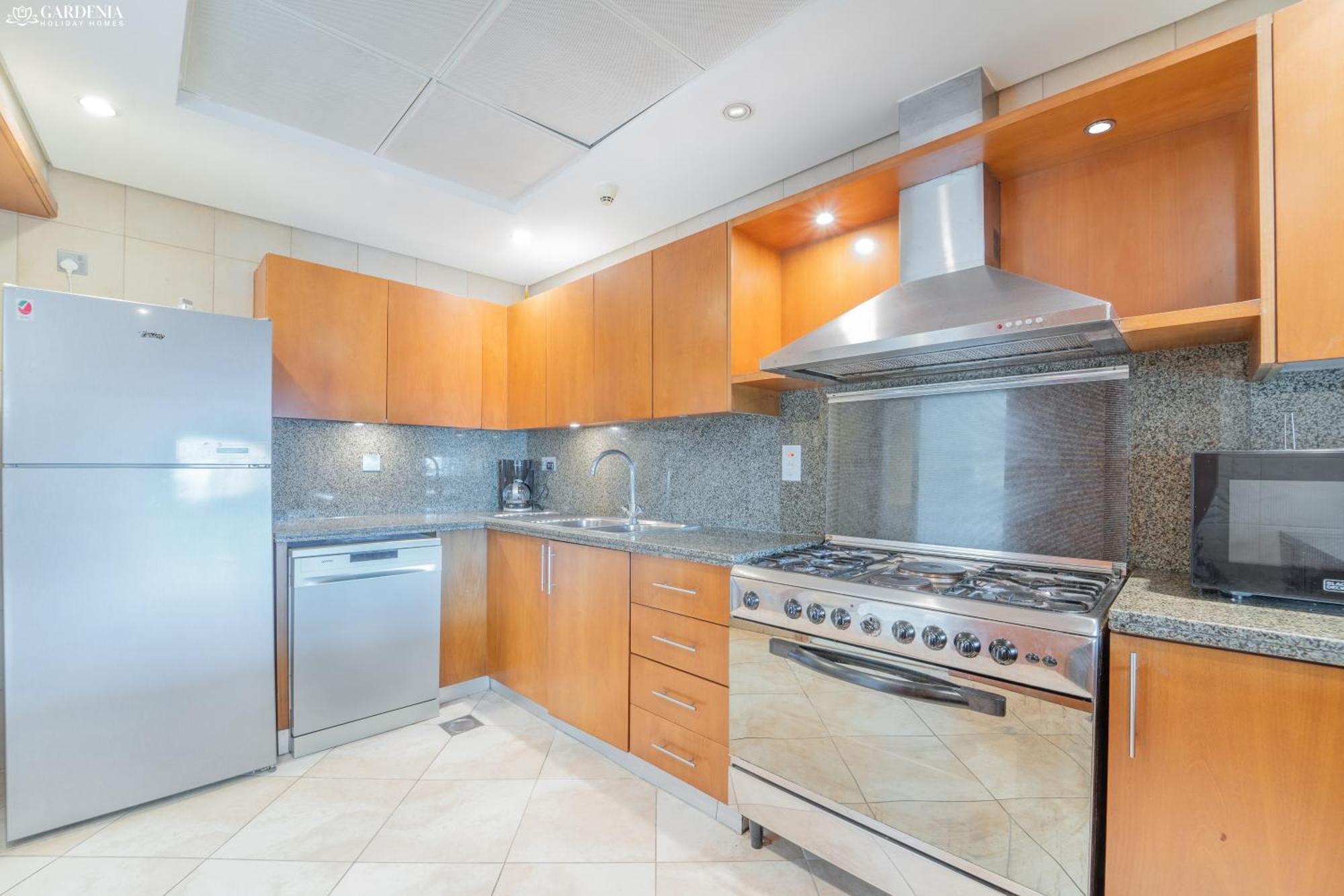 Apartment Gardenia Al Fattan Marine Suites: Beachfront Luxury With Sea Views *