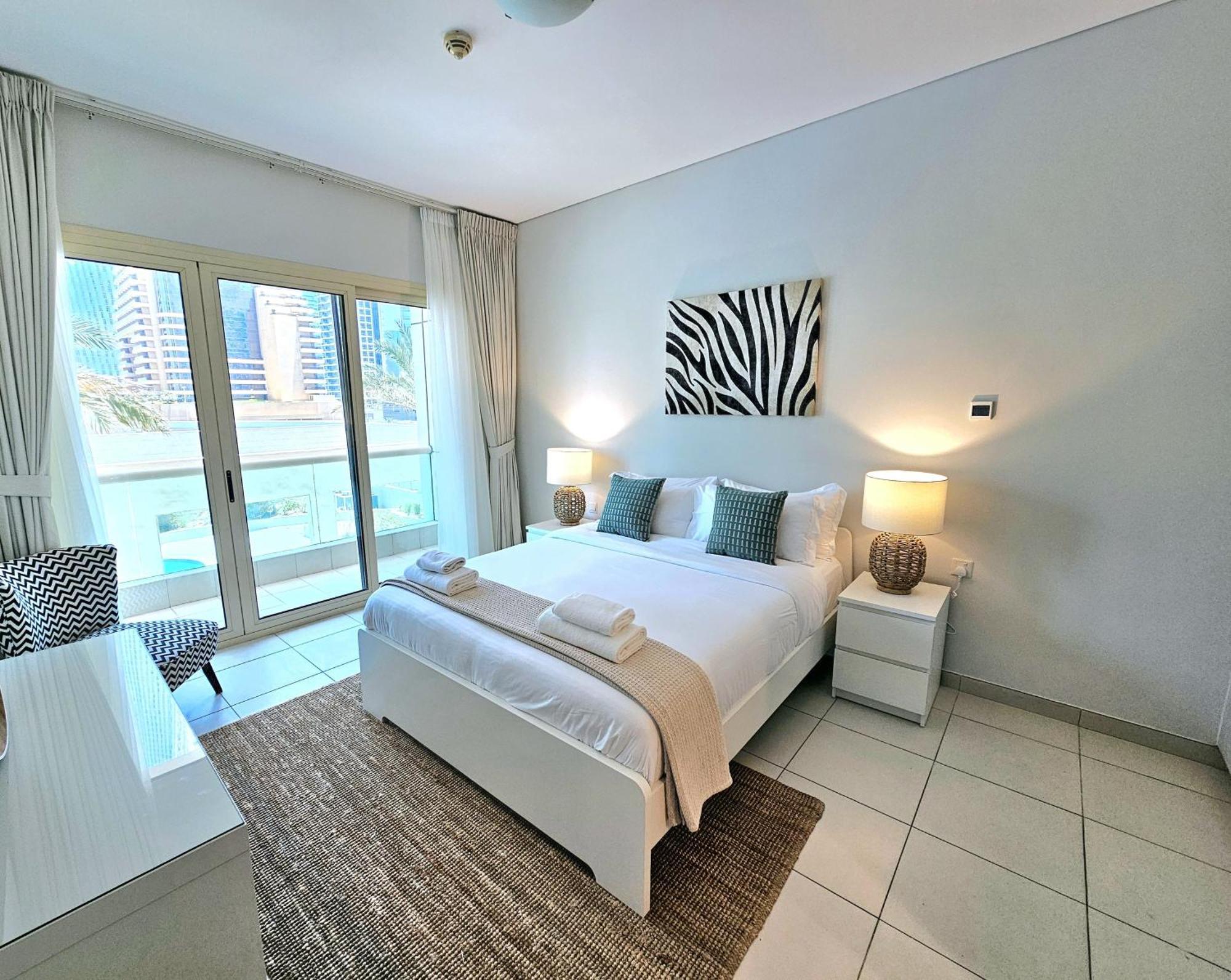 Apartment Sunrise Homes - Poolside 1 Bedroom Near Jbr
