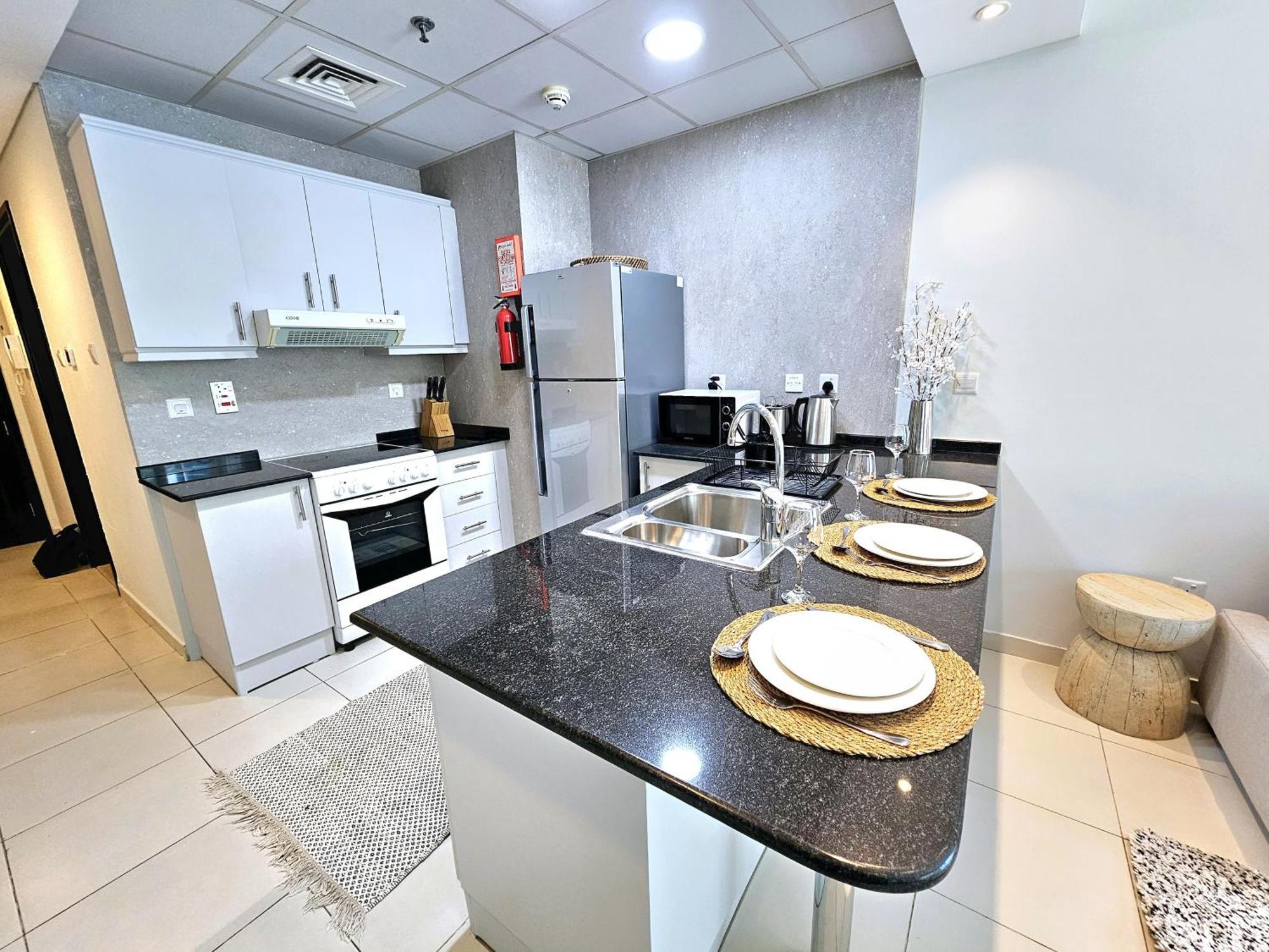 Sunrise Homes - Poolside 1 Bedroom Near Jbr *