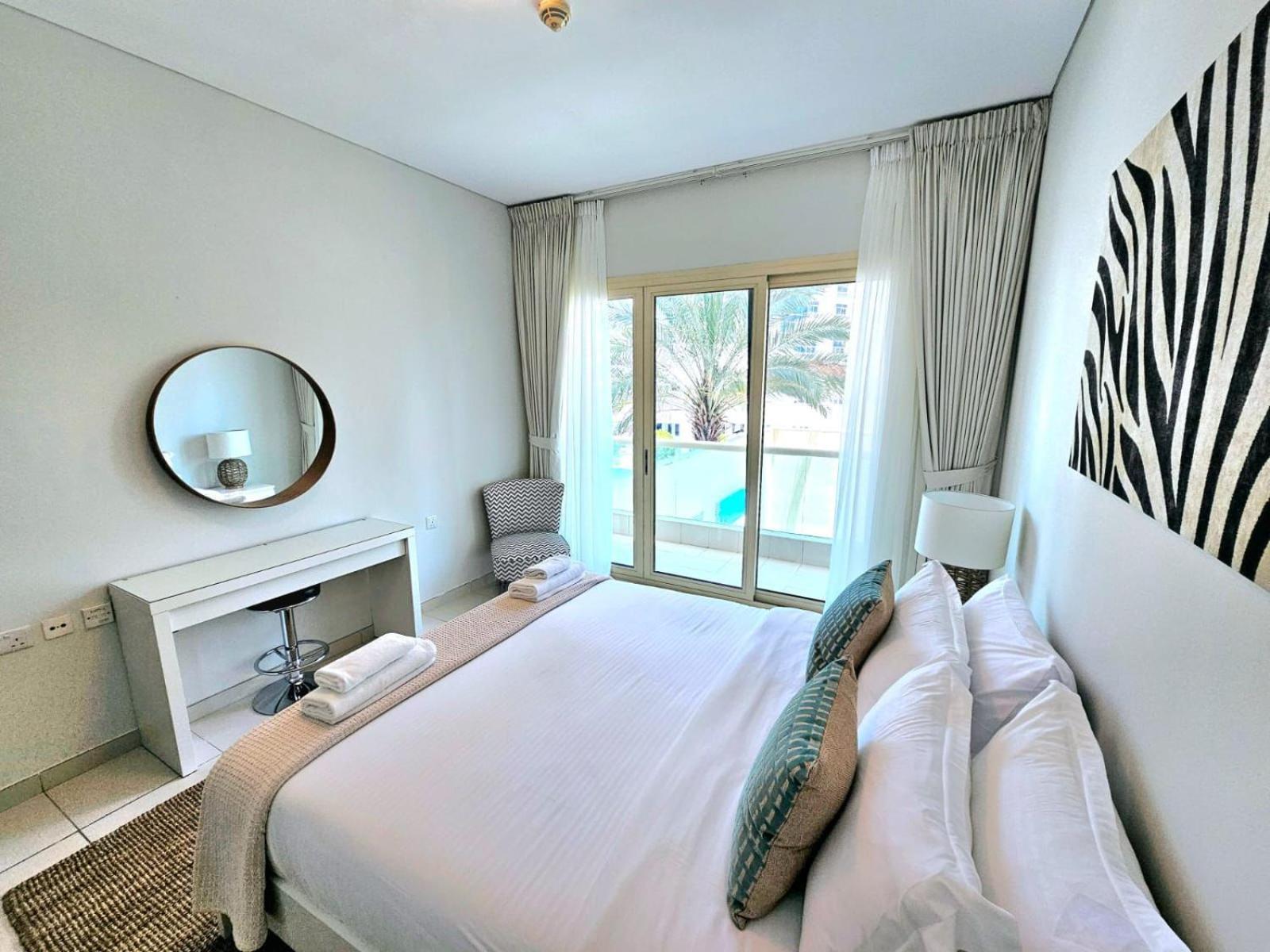 Sunrise Homes - Poolside 1 Bedroom Near Jbr Dubai