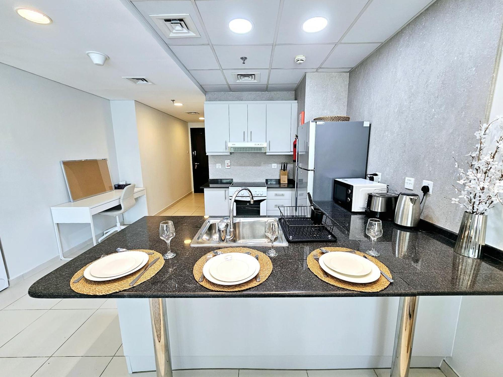 Apartment Sunrise Homes - Poolside 1 Bedroom Near Jbr