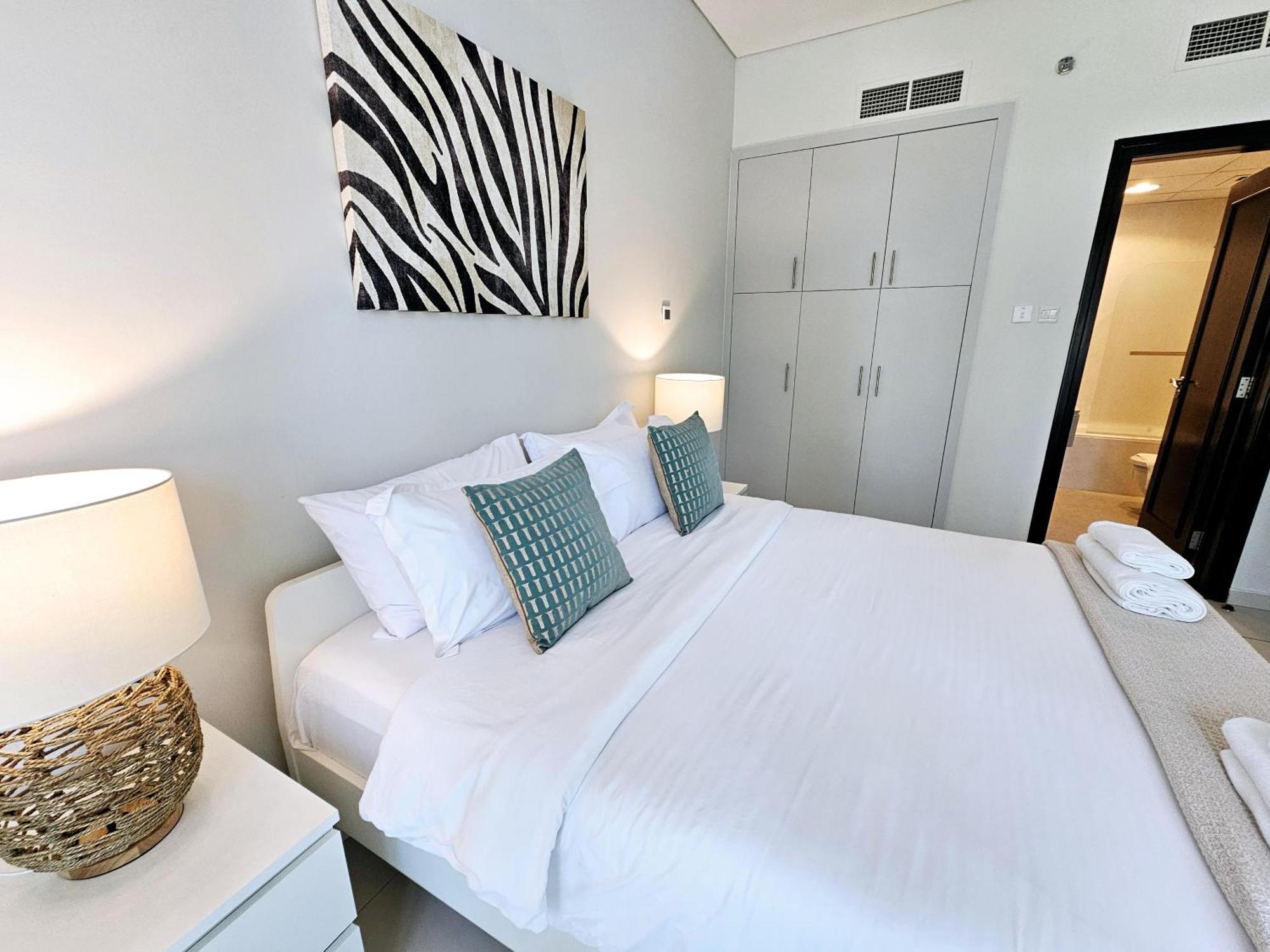 Sunrise Homes - Poolside 1 Bedroom Near Jbr