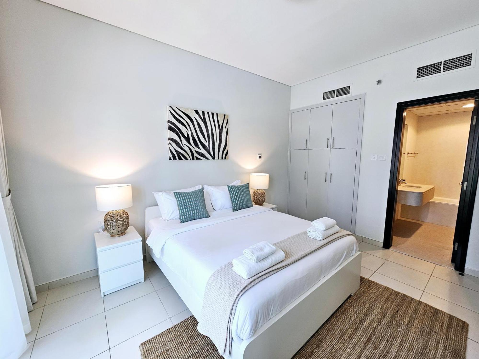 Sunrise Homes - Poolside 1 Bedroom Near Jbr Apartment *