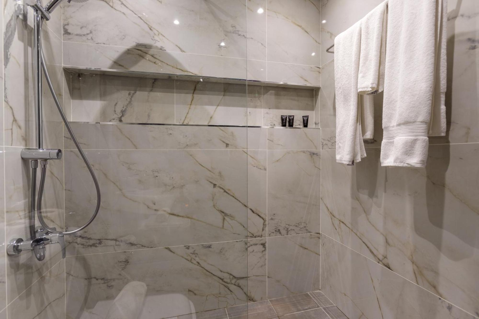 Apartment Design & Raffine