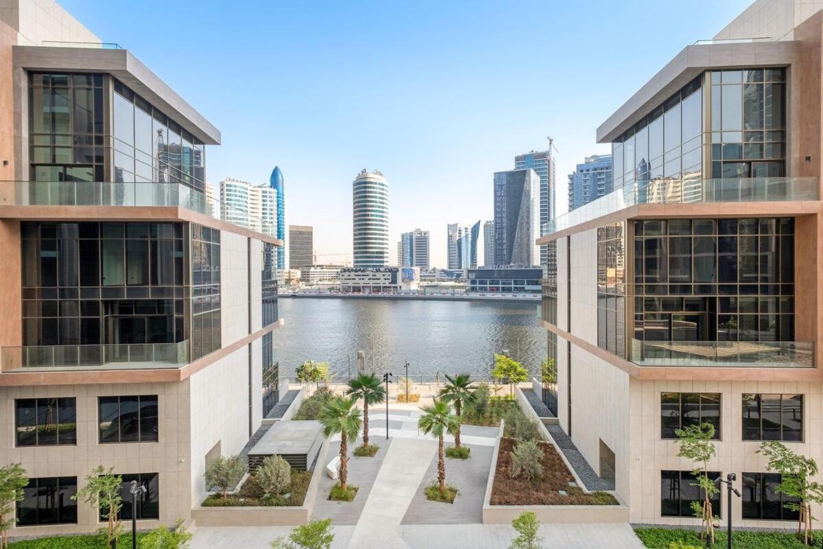 First Class 2br Elegant Canal View Retreat Apartment