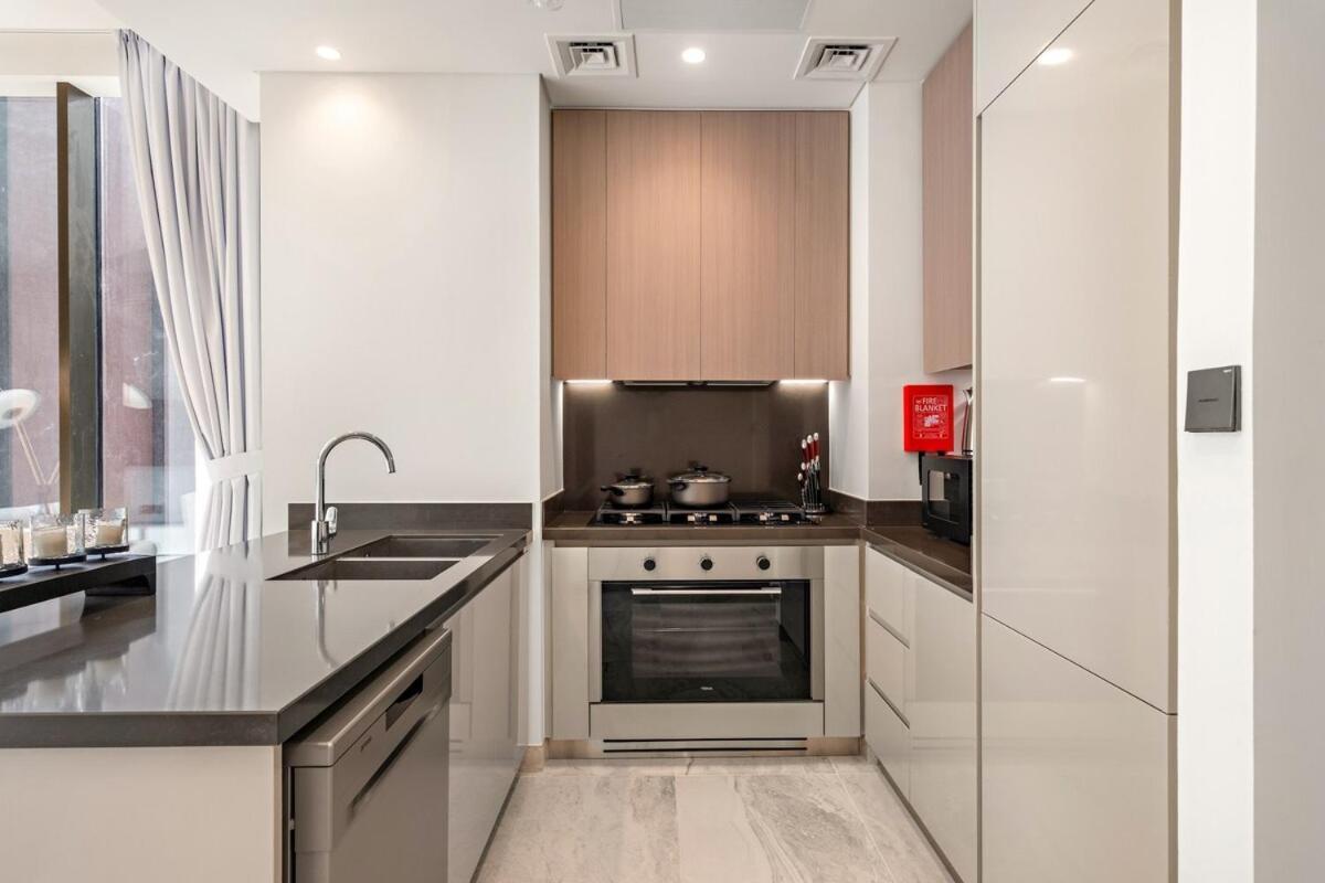 First Class 2br Elegant Canal View Retreat
