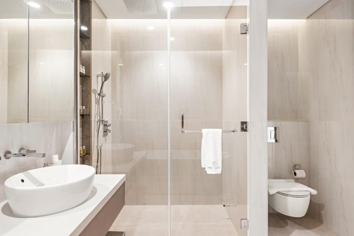 First Class 2br Elegant Canal View Retreat Apartment Dubai