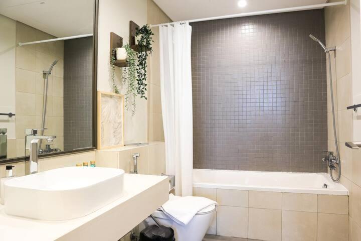 Modern 1br - World Trade Center Dubai