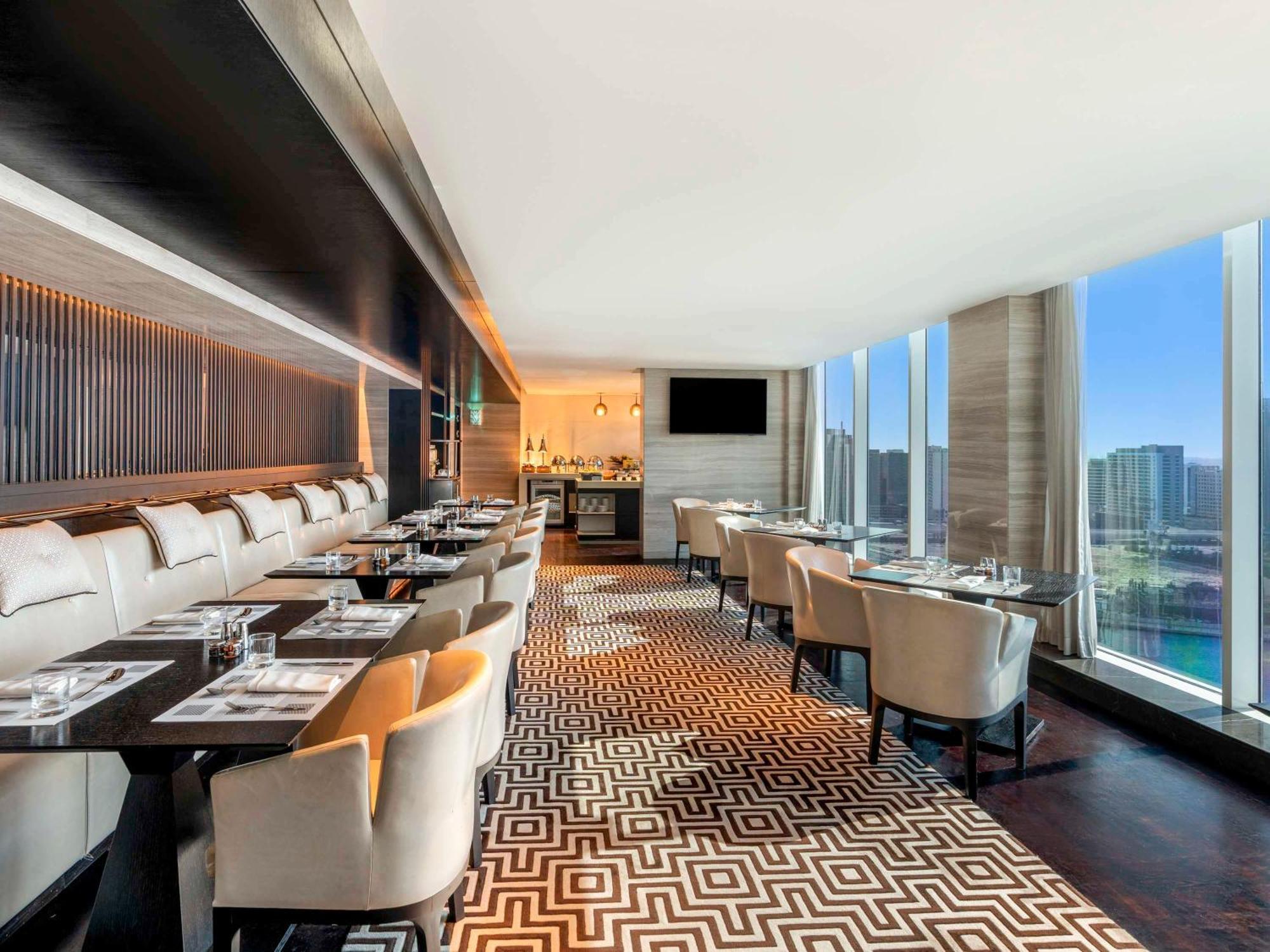 Pullman Downtown Hotel 5*